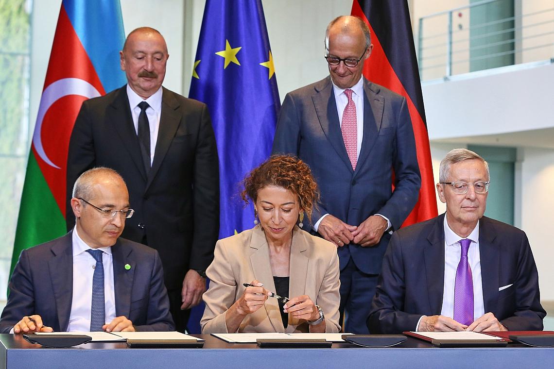 Unterzeichnung einer gemeinsame Erklärung zur Gründung des Deutsch-Aserbaidschanischen Wirtschaftsrats am 21.07.2026