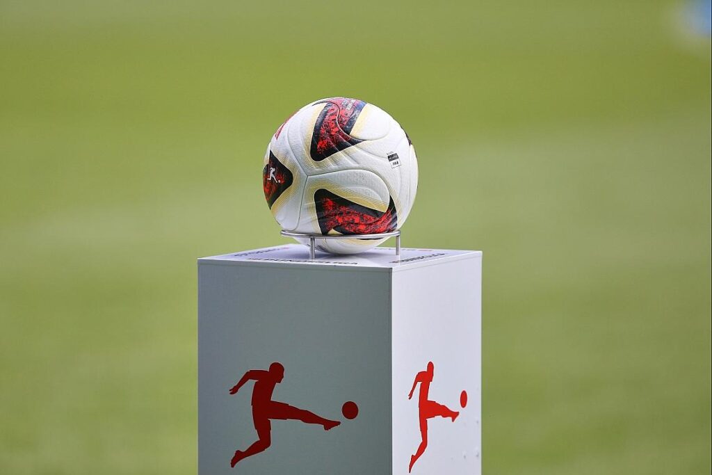 Offizieller Spielball am 08.08.2026