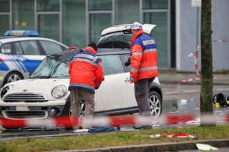 Auto fährt in München in Menschenmenge (Archiv)