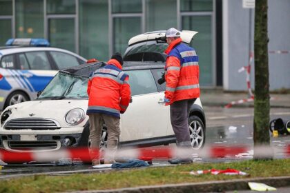 Auto fährt in München in Menschenmenge (Archiv)