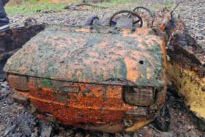 Knochenfund im Rhein: Ermittlungen nach Bergung eines Fiat 126 dauern an 2 auto rhein