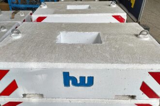 Betonklötze auf einer Baustelle (Archiv)