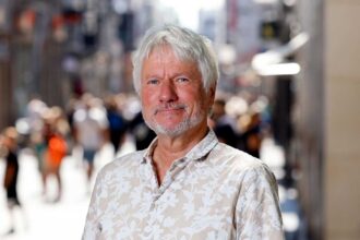 Jürgen Becker mit seinem Kabarettprogramm „Deine Disco“