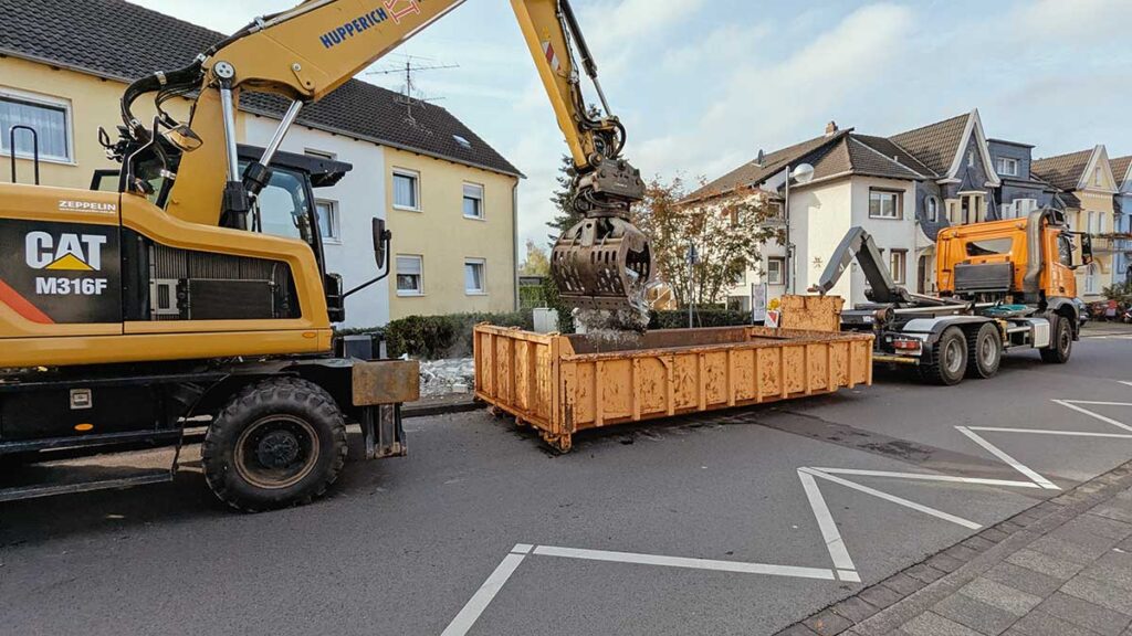 Abriss des Bushäuschens in Selhof