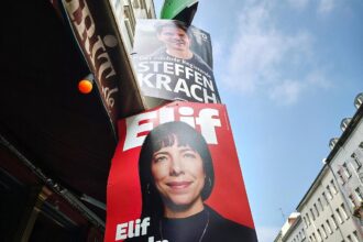 Wahlplakate mit Steffen Krach, SPD, und Elif Eralp, Linke (Archiv)