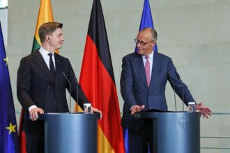 Mindaugas Sinkevicius und Friedrich Merz am 05.10.2026
