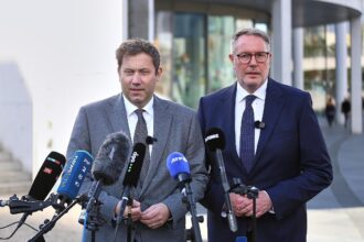 Lars Klingbeil und Alexander Schweitzer am 13.10.2026