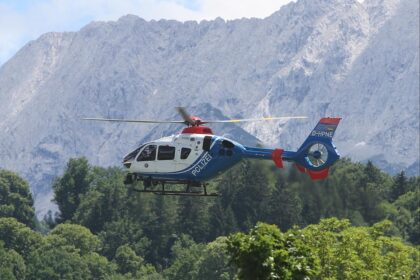 Polizeihubschrauber nahe Schloss Elmau (Archiv)