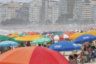 Strand der Copacabana in Rio de Janeiro, Brasilien (Archiv)